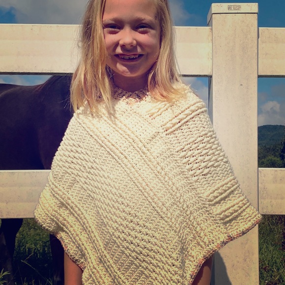 Crochet poncho - Picture 1 of 2